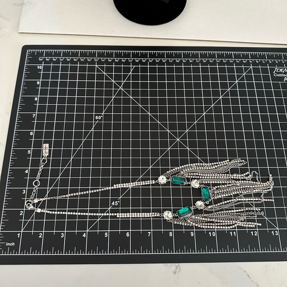 Jessica Simpson silver tone fringe style necklace with green &clear rhinestones - Picture 5 of 7